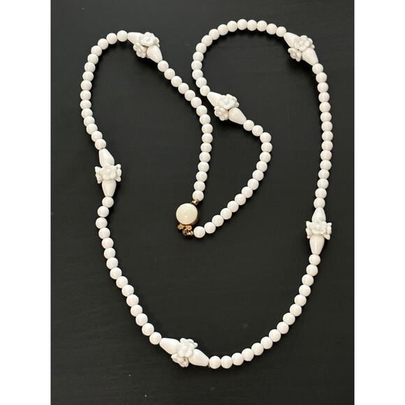 Vintage Molded Milk Glass Necklace Made in Germany 30" Flowers - Picture 2 of 5